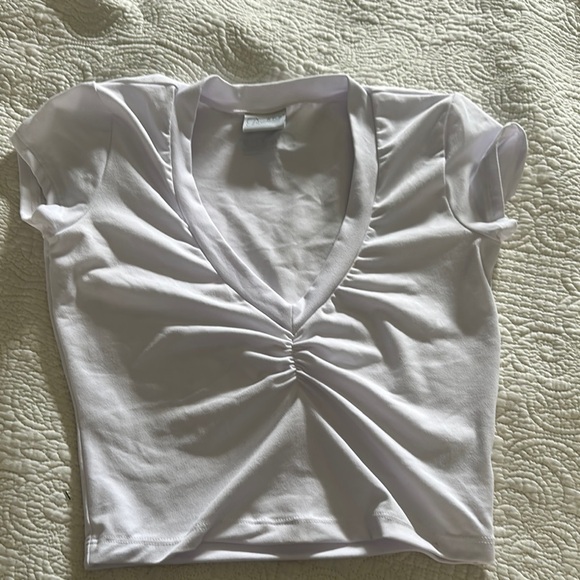 Bombshell Crop Tee V-Neck - Picture 3 of 6